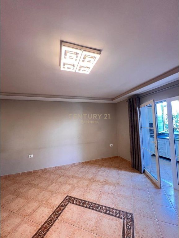 JAPIM ME QIRA ZYRE 115 M2 PRANE BEGA 07, KOMUNA E PARISIT