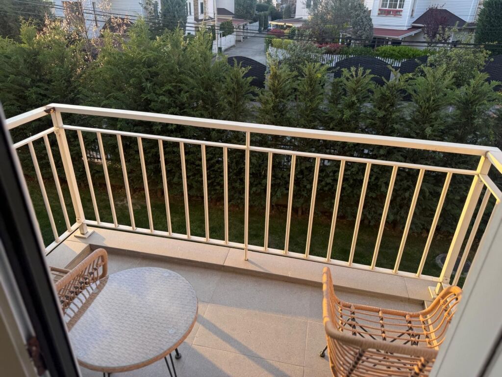 Shitet apartamet 2+1+post parkimi + depo teg  