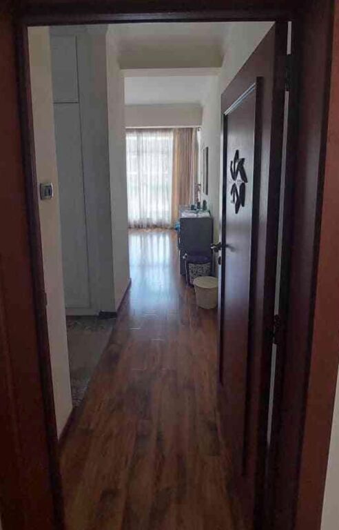 Komuna e Parisit, jepet me qera apartament 2+1 i mobiluar.