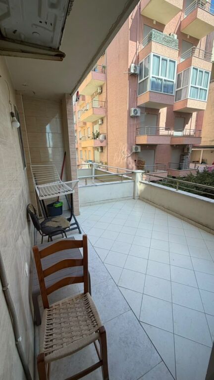 JEPET ME QERA APARTAMENT 1+1 STACIONI I PARE PLAZH, DURRES