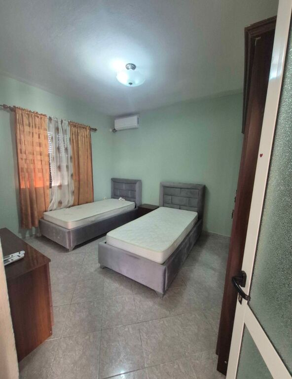 Jepet   2 Hyrje Apartament  ne Vile  2+1 me Qera Mine Peza  prane Prokurorise