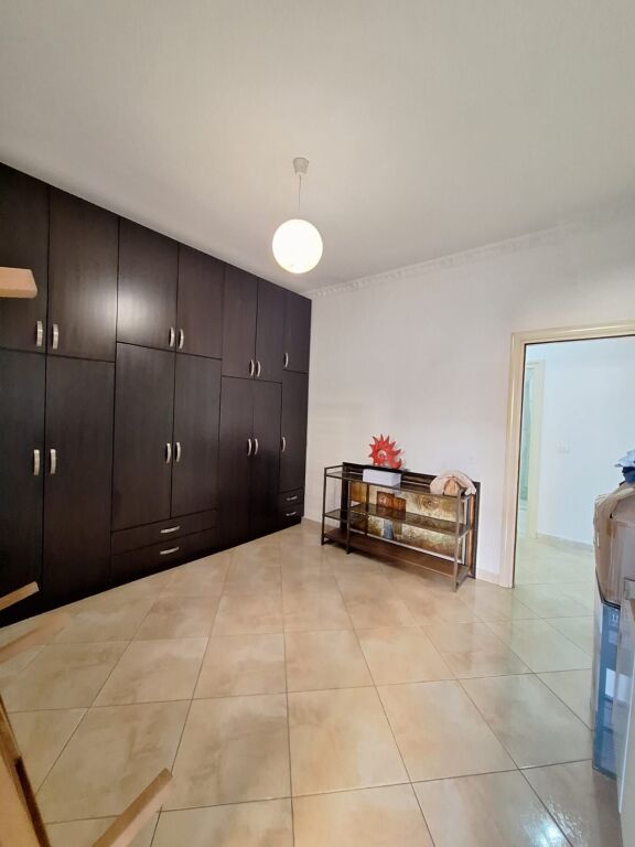 VENDESI APPARTAMENTO 2+1 CON VERANDA CHIUSA – BOTANIKU