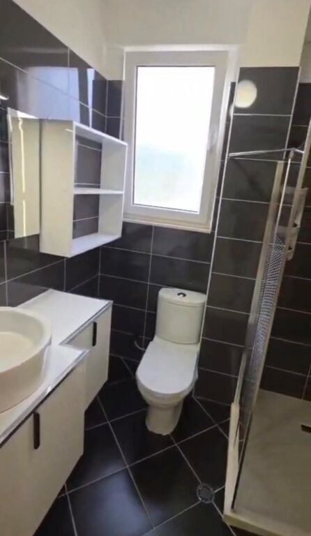Shitet Apartament 2+1 Tek Liqeni i Thate ID 5681