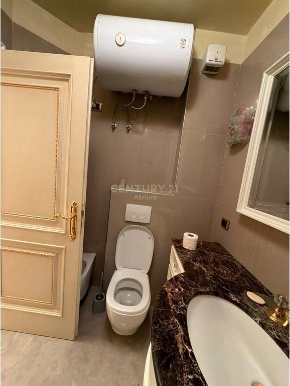 APATAMENT 2+1 PER QERA TEK SHKOLLA E KUQE!
