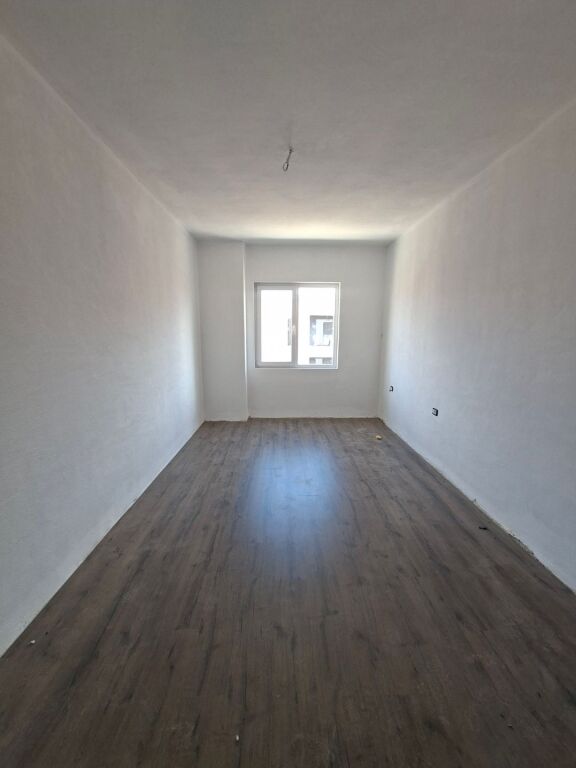 Shitet Apartament 2+1 ne Kamez