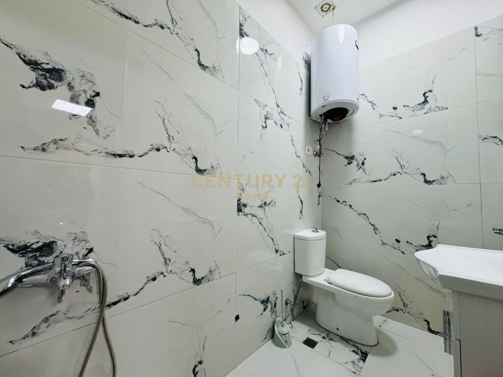 Apartment me qira te Selvia