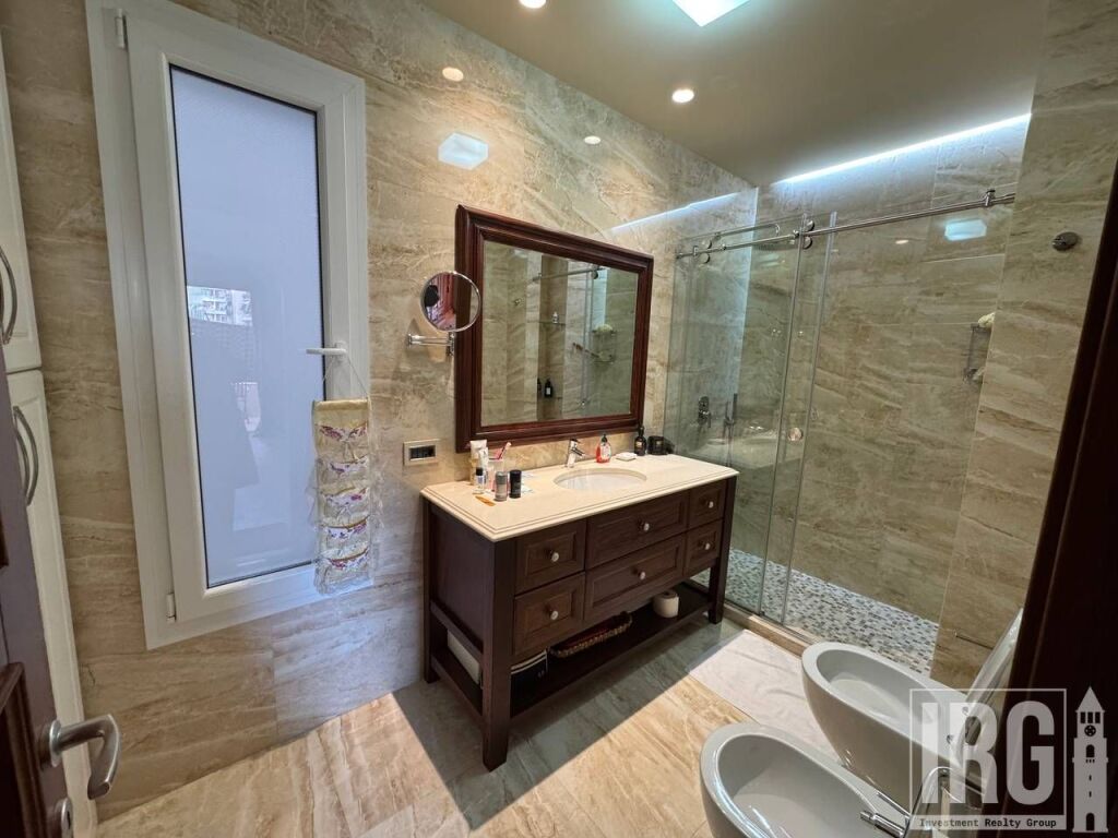 Apartament Ekskluziv 2+1+2 në Zemër të Bllokut