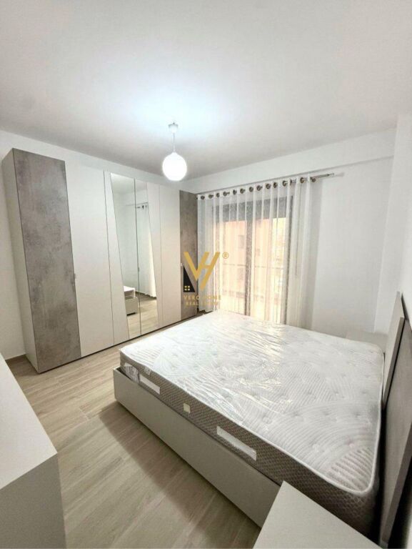 JEPET APARTAMENT 2+1+2+BLK ME QERA TE UNAZA E RE 60.000 LEKE