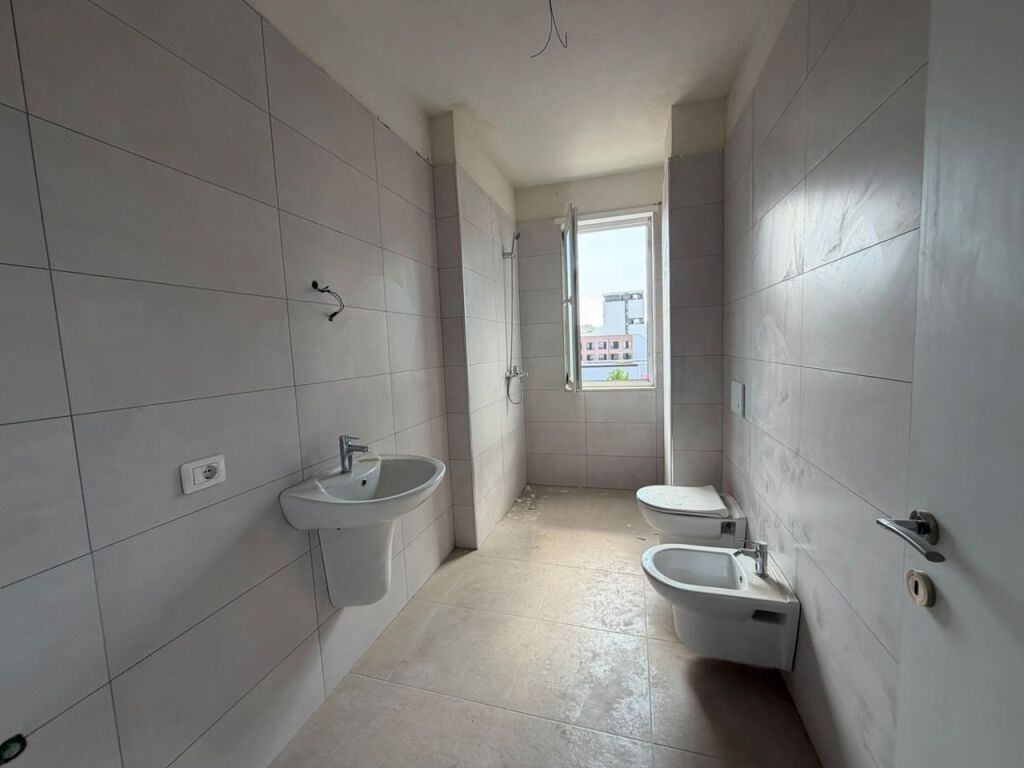 Apartament 2+1 per shitje tek Univers City.