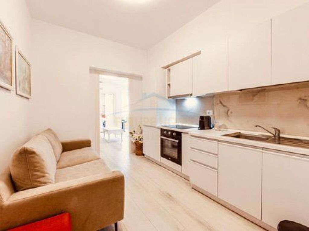 Shitet, Apartament 1+1, Blloku