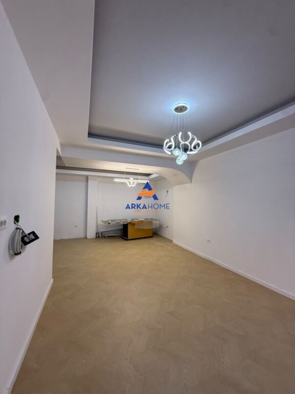 SHITET APARTAMENT 2+1+BALLKON "YZBERISHT,PRANE EKO MARKET" 15.000.000 LEKE