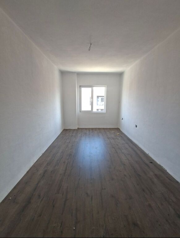 Shitet Apartament 2+1 ne Kamez