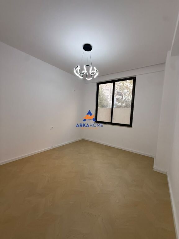 SHITET APARTAMENT 2+1+BALLKON "YZBERISHT,PRANE EKO MARKET" 15.000.000 LEKE