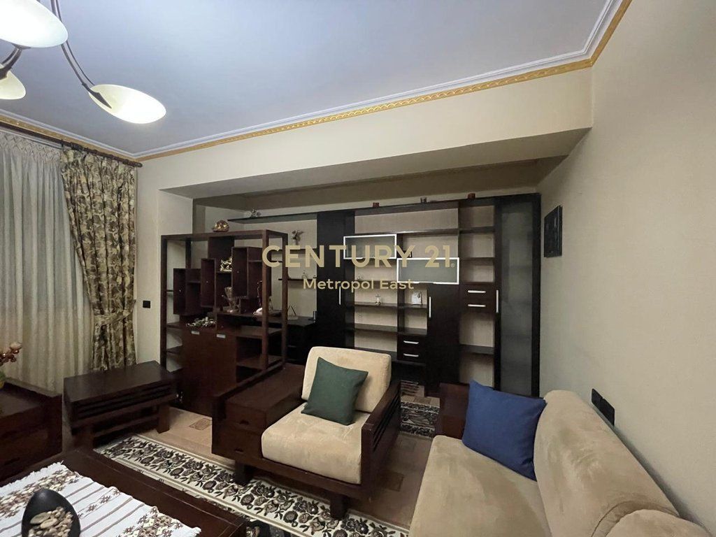JEPET ME QIRA APARTAMENT 2+1+2 NE ZONEN E ISH-BLLOKUT
