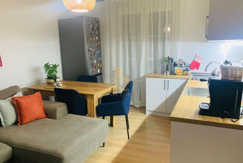 Shitet, Apartament 2+1+D+Blk, Stacioni i Trenit, 16.500.000 Leke