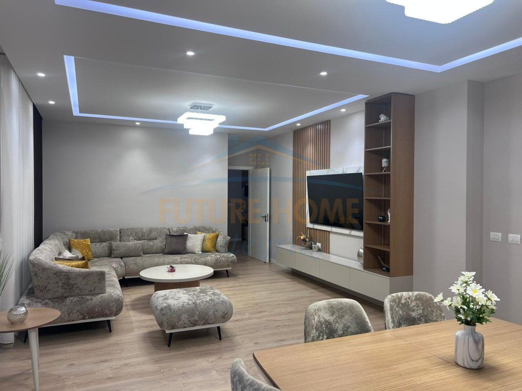 Qera, Apartament 3+1+2+2 Poste parkimi, Shkolla e Kuqe, Tiranë.