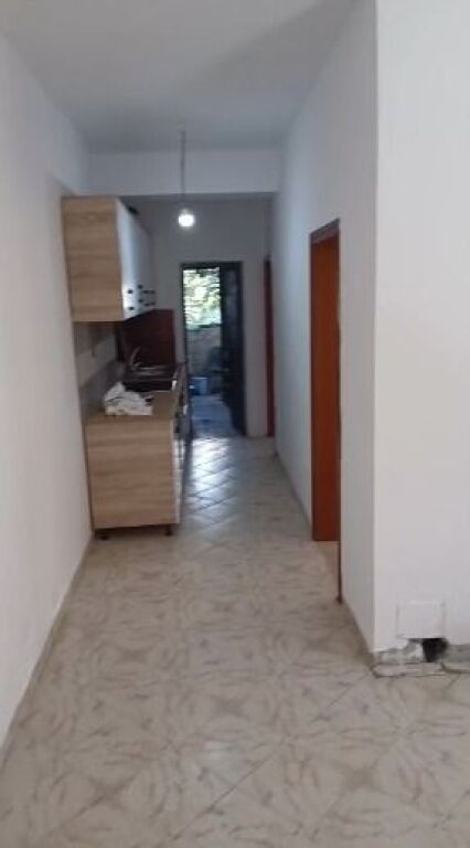 Qera | Hyrje Private 2 + 1 | Spitali Amerikan 2 – Rruga Anthim Konomi | 500 €/muaj