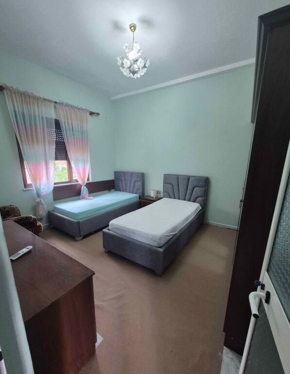 Jepet   2 Hyrje Apartament  ne Vile  2+1 me Qera Mine Peza  prane Prokurorise