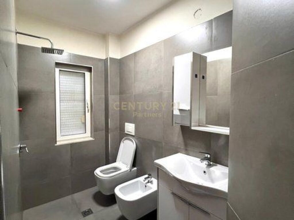 JAPIM ME QIRA ZYRE 115 M2 PRANE BEGA 07, KOMUNA E PARISIT