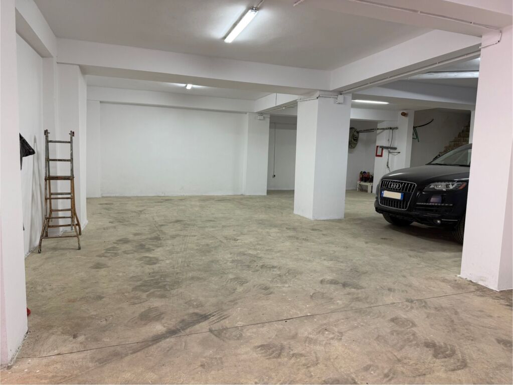Basement for sale, 262m2, Near 21 Dhjetori, Tirana