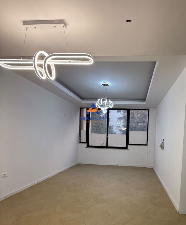 SHITET APARTAMENT 3+1+2 BALLKONE "YZBERISHT,PRANE EKO MARKET" 29.000.000 LEKE