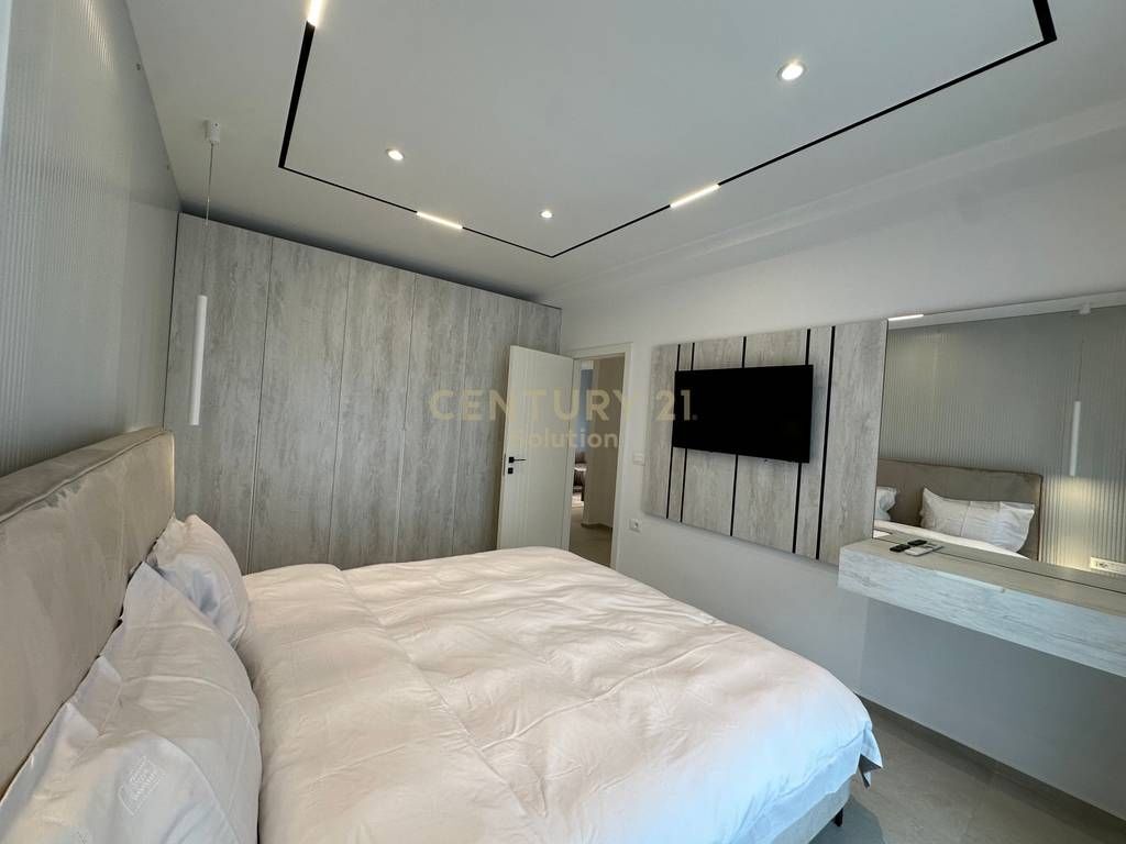JAPIM PER QIRA APARTAMENT 2+1 NE UNAZE TE RE!