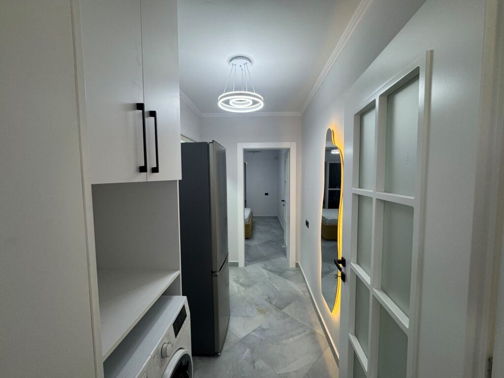 Jepet me qira apartament  1+1 , në zonën e Brrylit, te Bulevardi Zhan Dark, përballë Maternitetit të Ri.  