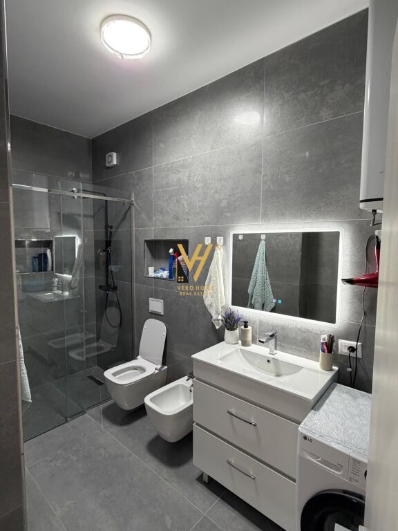 JEPET APARTAMENT 1+1+BLK ME QIRA TE PORTA TIRANA E RE, SAUK 700 EURO