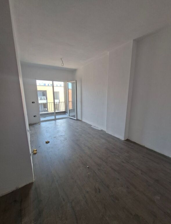 Shitet Apartament 2+1 ne Kamez