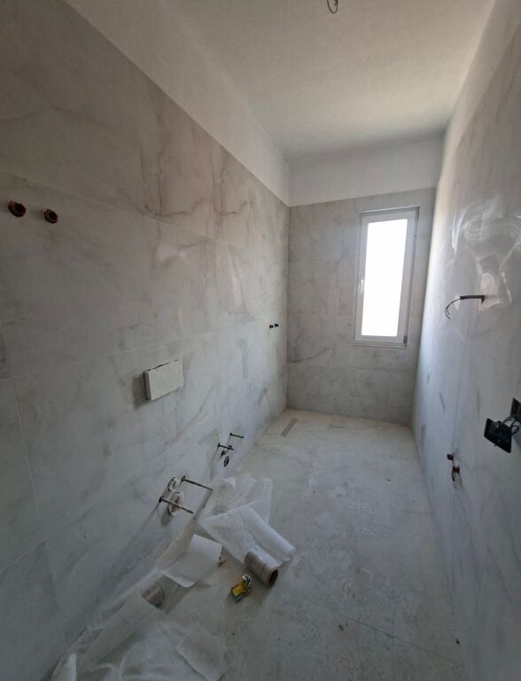 Shitet Apartament 2+1 ne Kamez