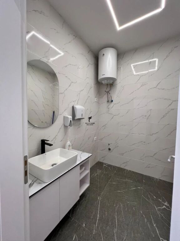 ZYRE ME QERA 120 M2 VASIL SHANTO 130.000 LEKE FH-95077