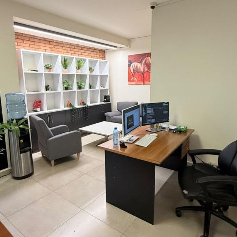 🏢✨ JEPET ME QIRA VILË 3-KATËSHE – BLLOK