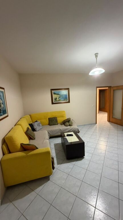 JEPET ME QERA APARTAMENT 1+1 STACIONI I PARE PLAZH, DURRES