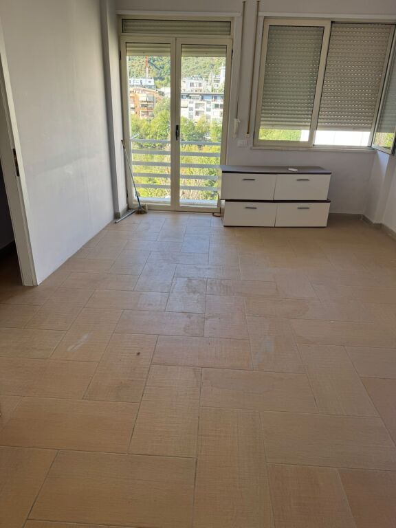 Rent | Apartament 3 + 1 | Liqeni i Thatë | 600 €/month