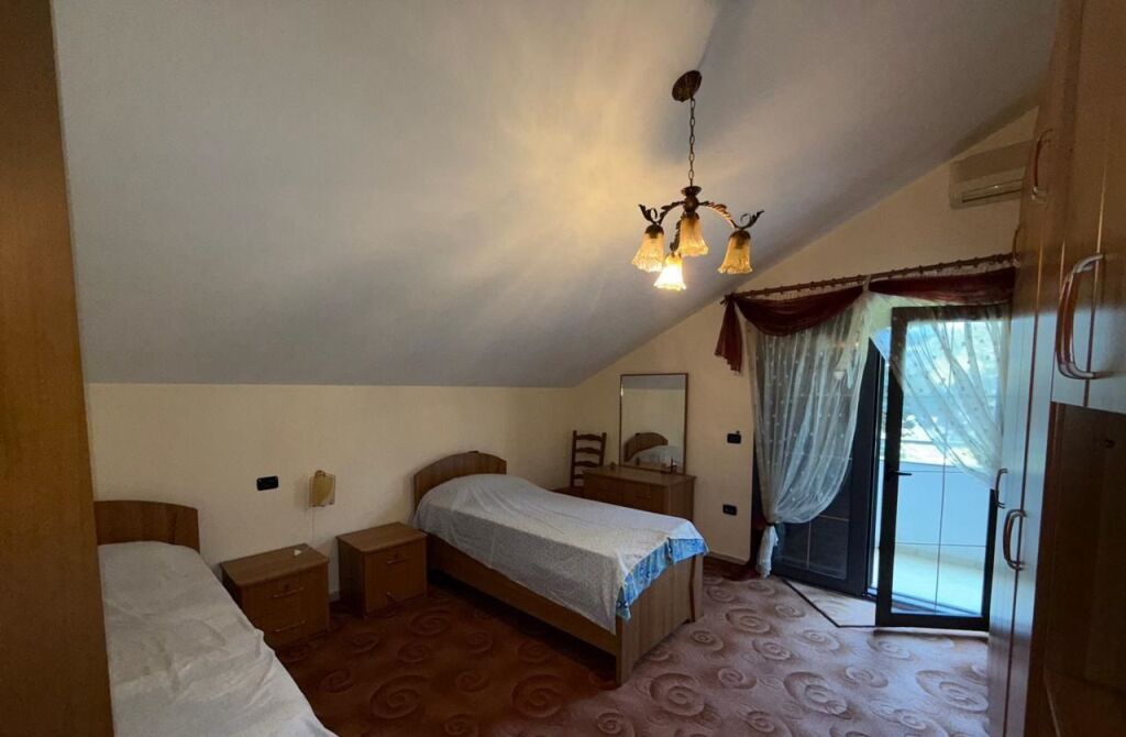 Shitje | Vilë 4 + 1 | Golem, Fshati turistik Mondi i Rikes | 500000 €