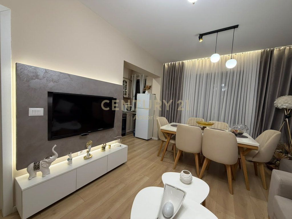 Jepet me qira apartament 1+1 në Myslym Shyri.