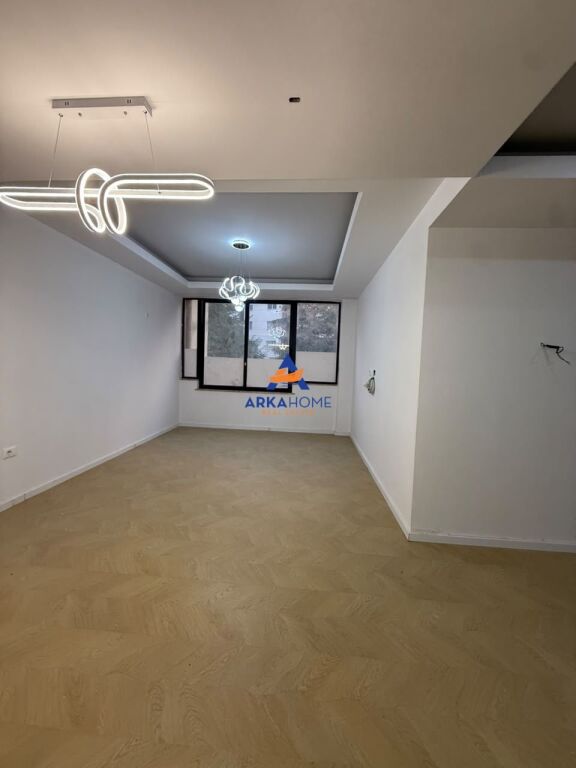 SHITET APARTAMENT 3+1+2 BALLKONE "YZBERISHT,PRANE EKO MARKET" 29.000.000 LEKE