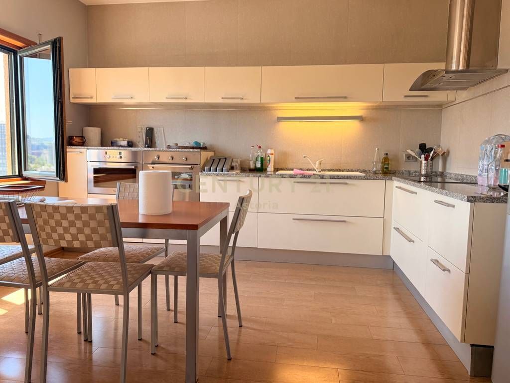 SHITET APARTAMENT 2+1+3+ 2 POSTE PARKIMI TE GALERIA, ISH KINEMA 17 NENTORI