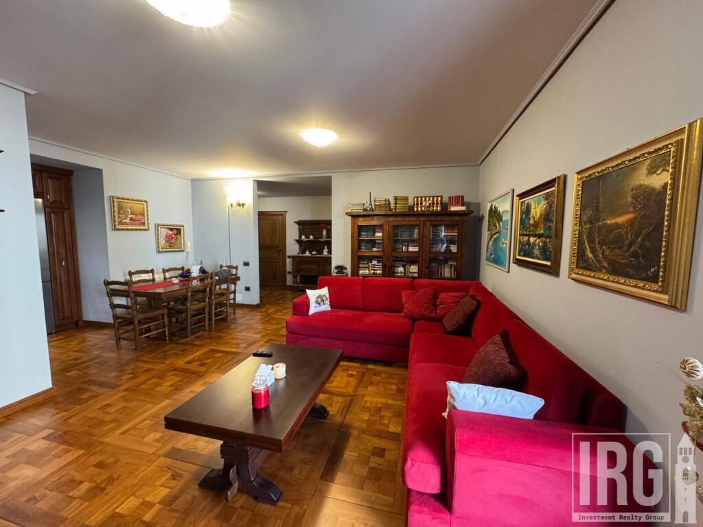 Apartament Ekskluziv 2+1+2 në Zemër të Bllokut