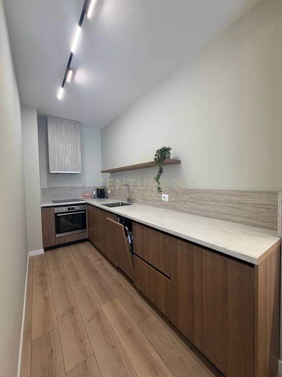 VIA DELLE BARRICATE, VENDESI APPARTAMENTO 1+1! 215.000 €
