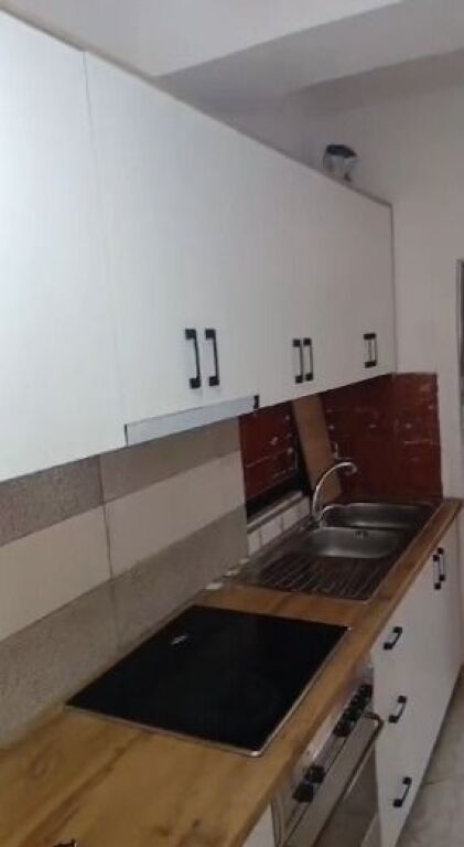 Qera | Hyrje Private 2 + 1 | Spitali Amerikan 2 – Rruga Anthim Konomi | 500 €/muaj