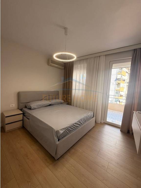 In vendita,Appartamento 1+1,Via delle Barricate, Tirana