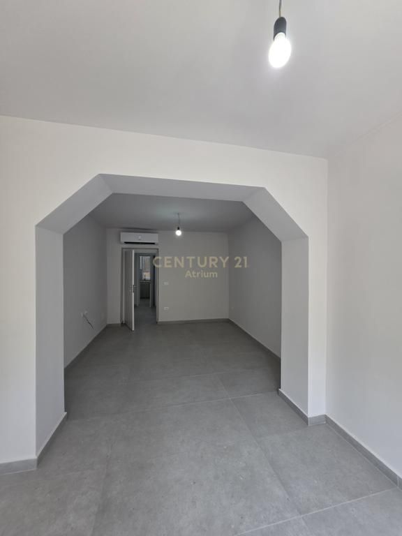 SHITET APARTAMENT PËRBALLË MATERNITETIT TE RI!
