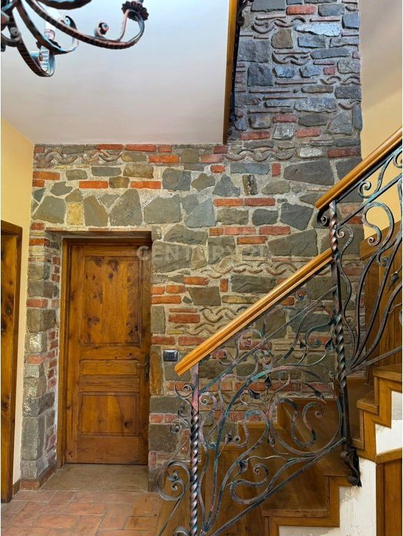 VILË LUKSOZE NË SHITJE – QENDËR, NDROQ 🏡 78,000,000 Lekë