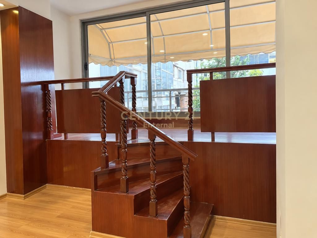 Piazza Skenderbej - Locale Commerciale in Affitto 65m2