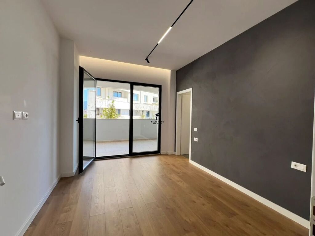 ZYRE ME QERA 120 M2 VASIL SHANTO 130.000 LEKE FH-95077
