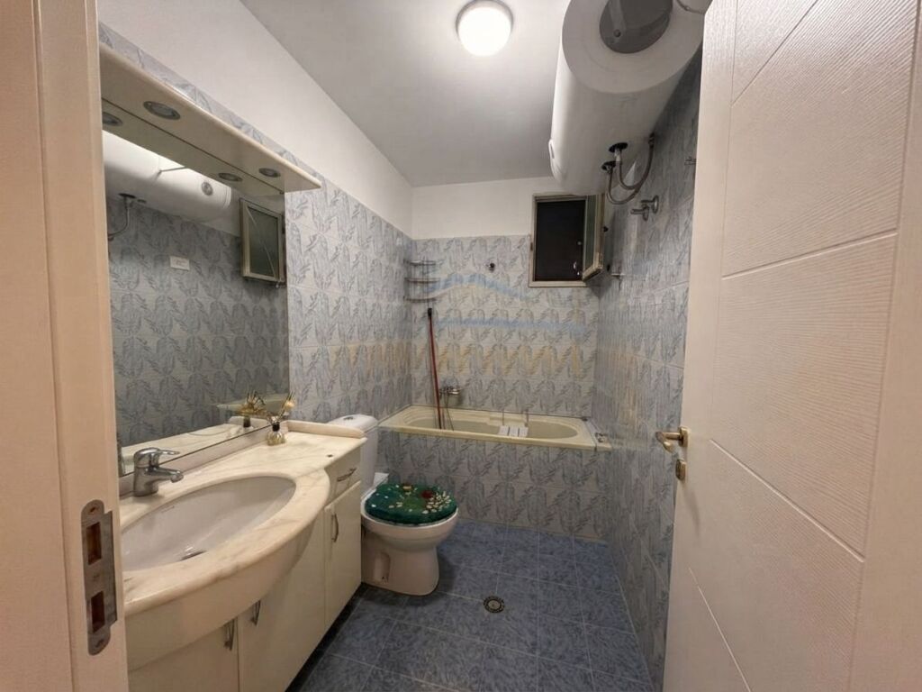 In vendita, Appartamento 1+1, Via Barrikadave, Tirana