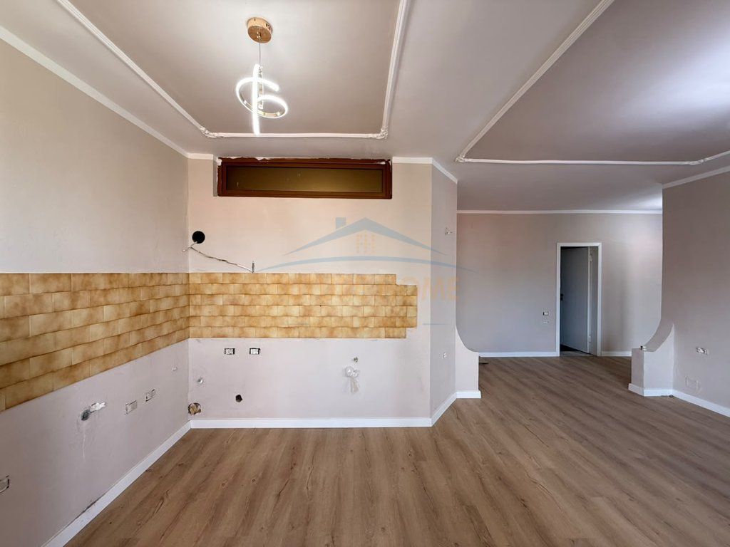 Shitet, Apartament 2+1, Stadiumi Dinamo, Tiranë