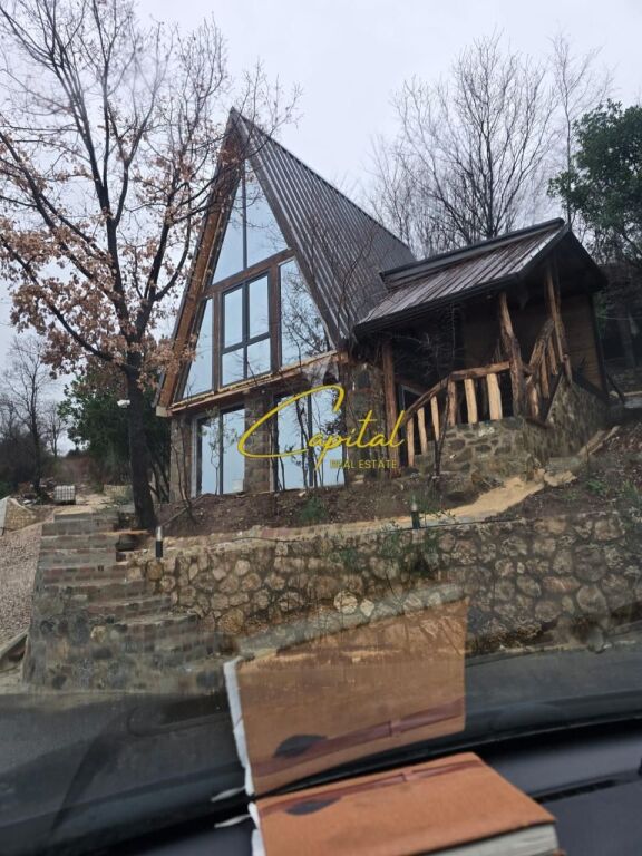 SHITET AGROTURIZEM 60.000 M2 IBE E SIPERME 3.500.000 EURO