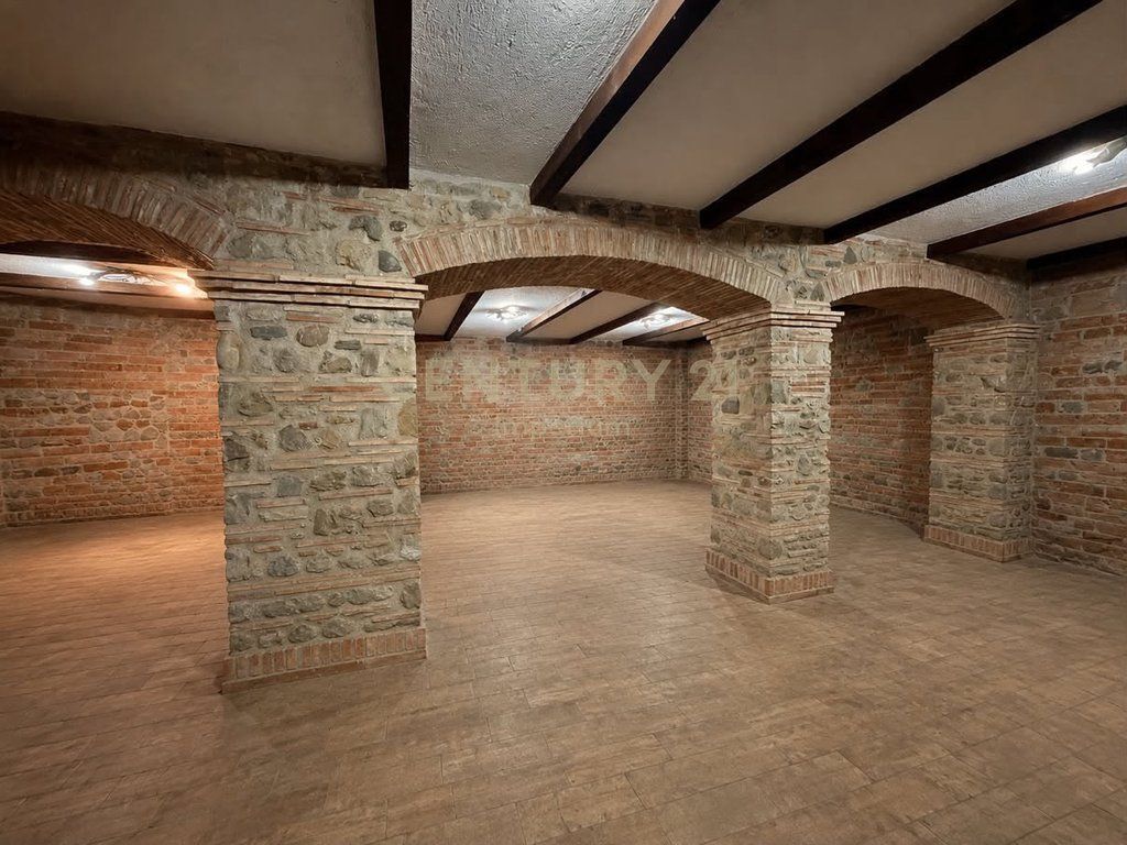 VILË LUKSOZE NË SHITJE – QENDËR, NDROQ 🏡 78,000,000 Lekë